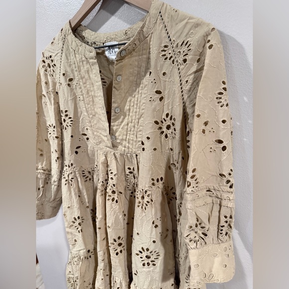 DRA Los Angeles Beige Eyelet V-Neck Dress size Medium (tag says large) - Picture 3 of 10